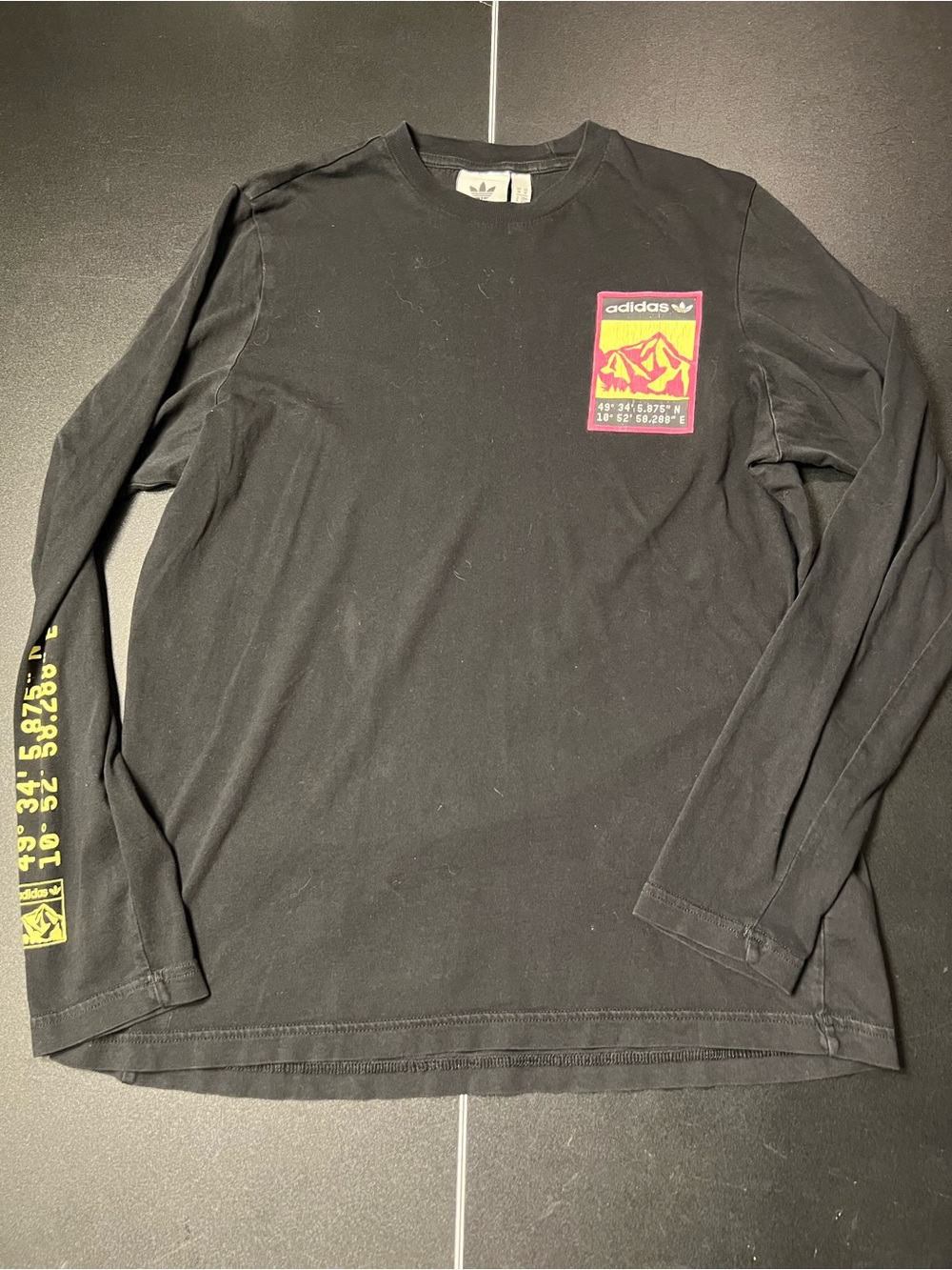 adidas Men's Black Long Sleeve Graphic Tee size M